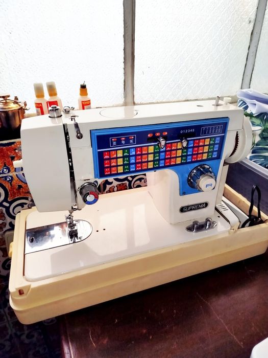 Máquina de costura Suprema em bom estado