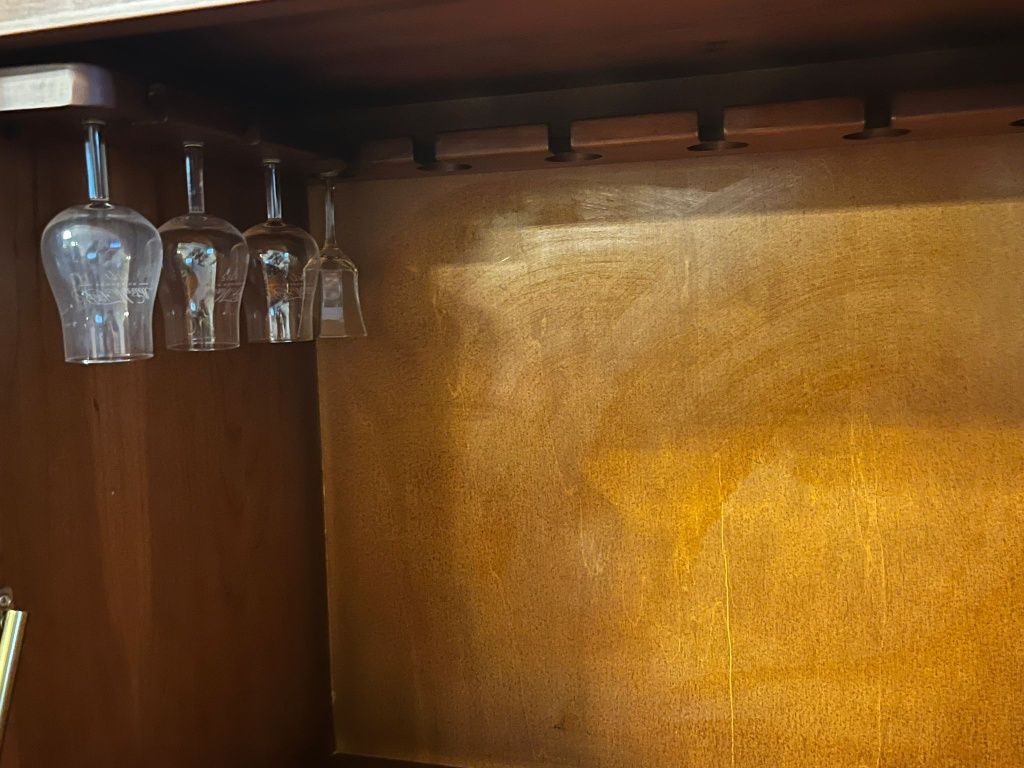 Móvel bar em cerejeira