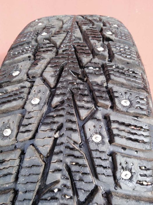 Зимова шипована гума Nokian