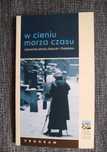 W cieniu morza czasu