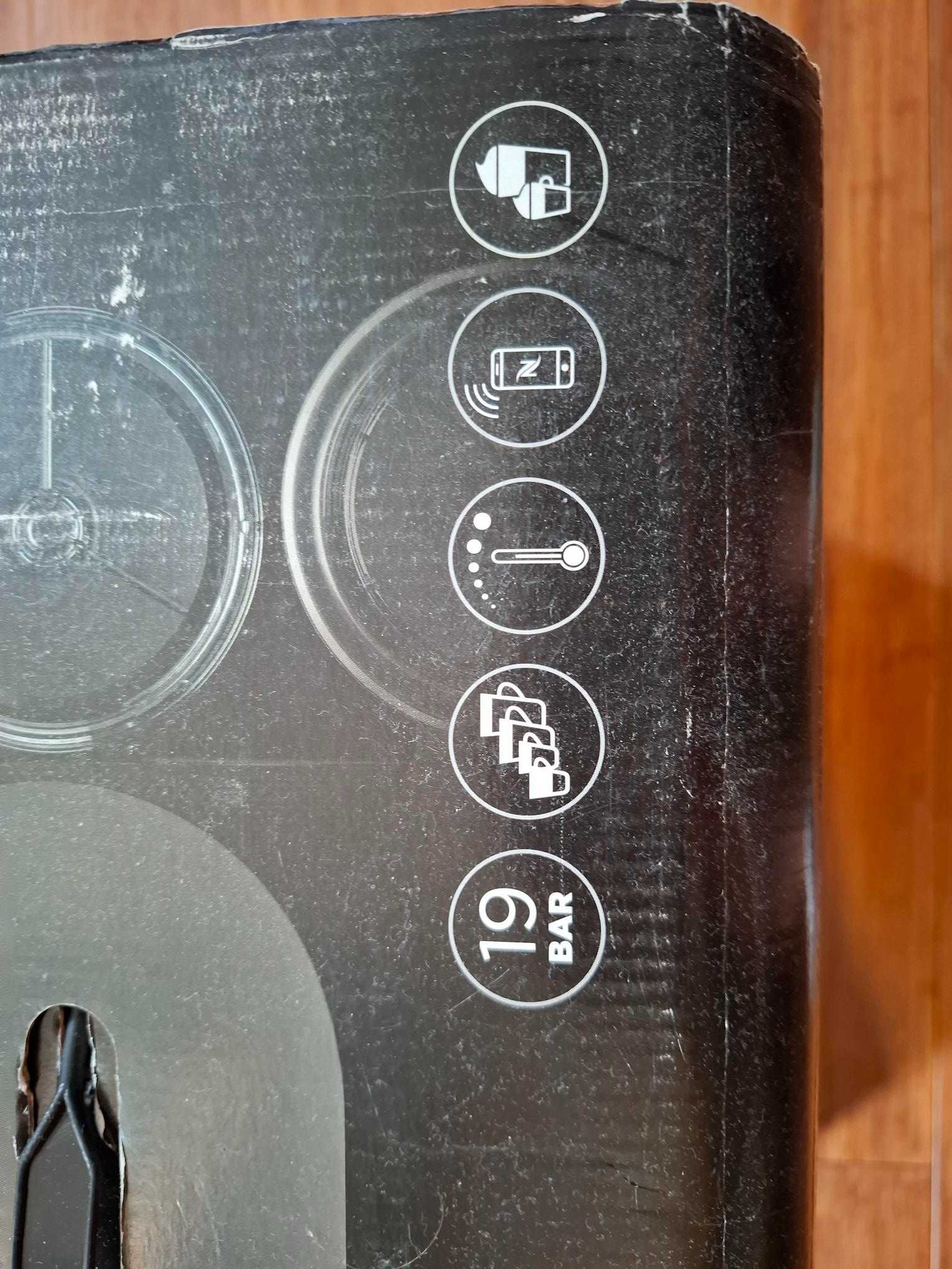 Ekspres na kapsułki DeLonghi Nespresso EN355.GAE + kapsułki