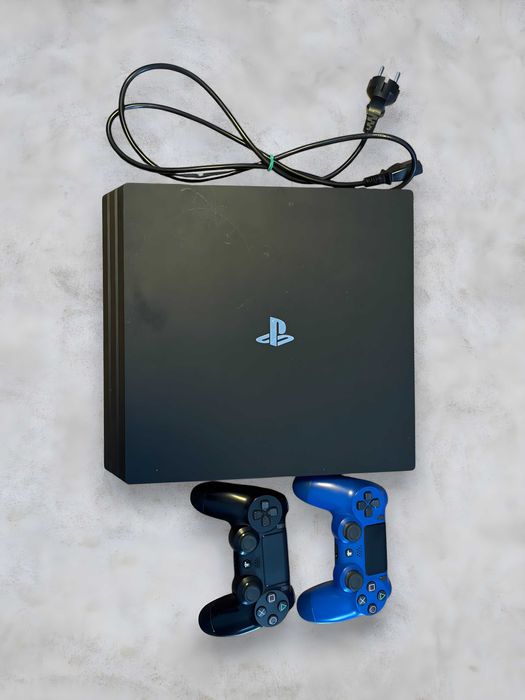 PS4 Pro 1TB + 2 pady – stan bardzo dobry