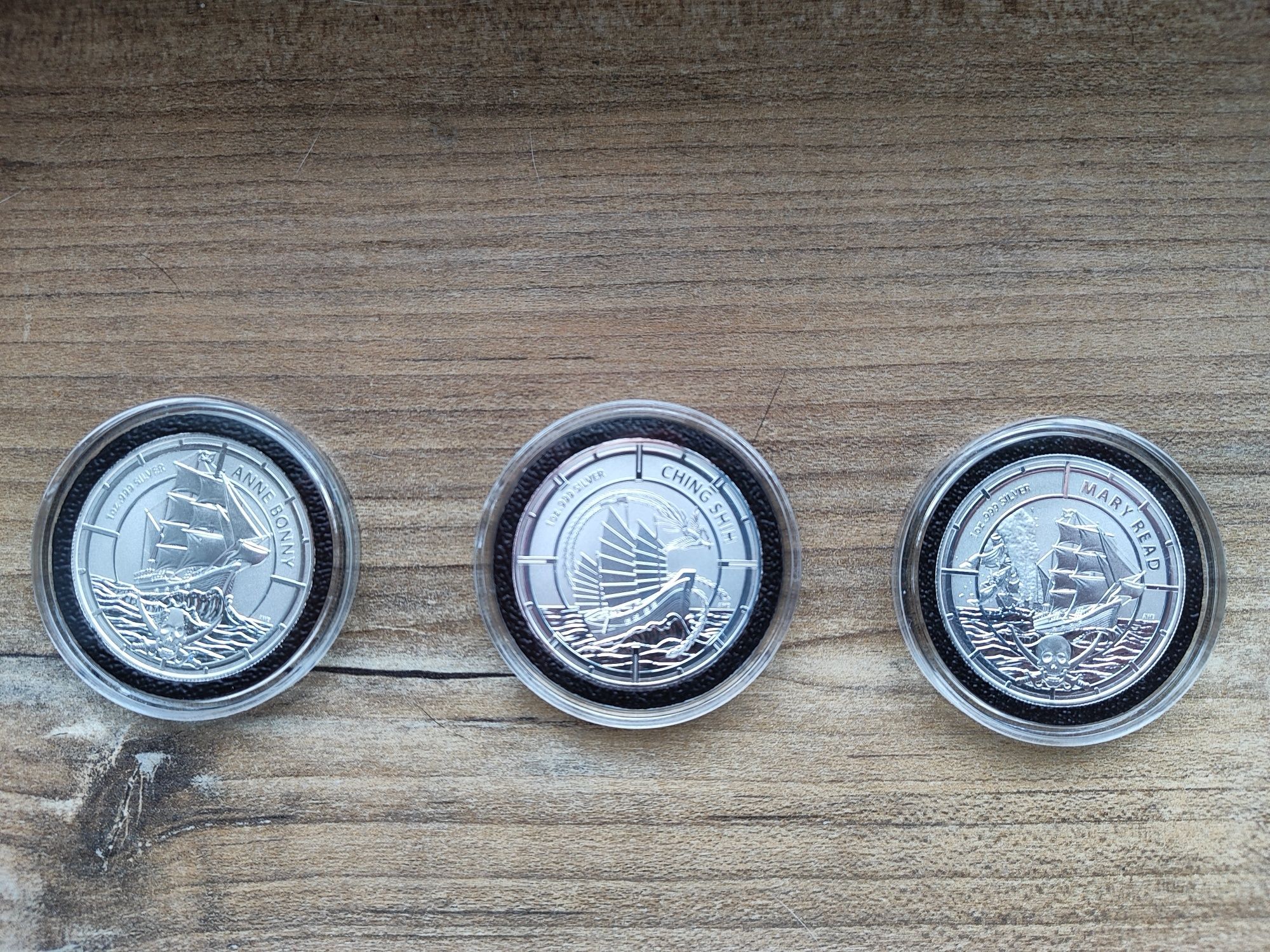 Sprzedam srebrne monety z serii Pirate Queens.