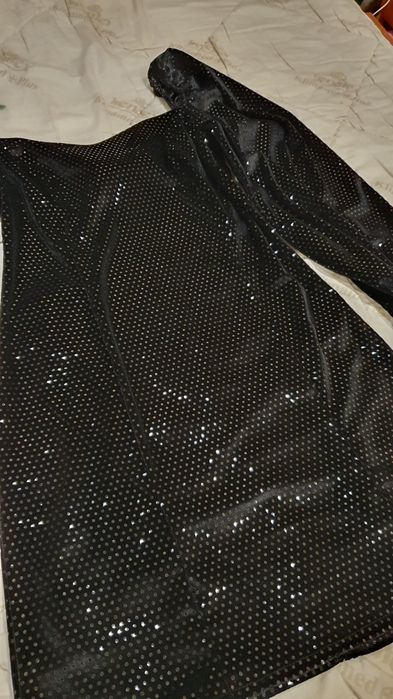 Нарядное платье блестящее