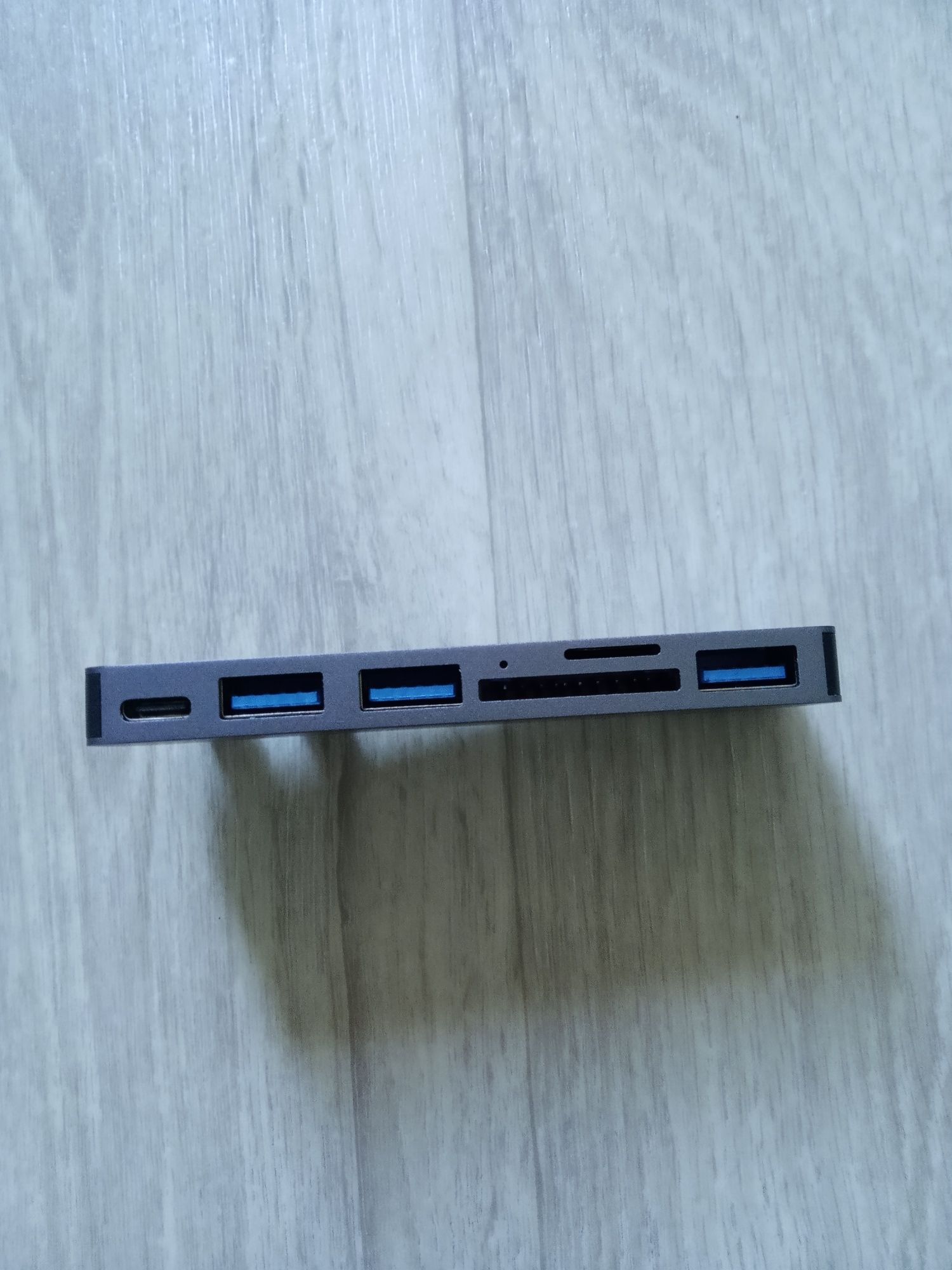 Мультифункціональний хаб

Thunderbolt 3

USB 3.0

indicator light

SD