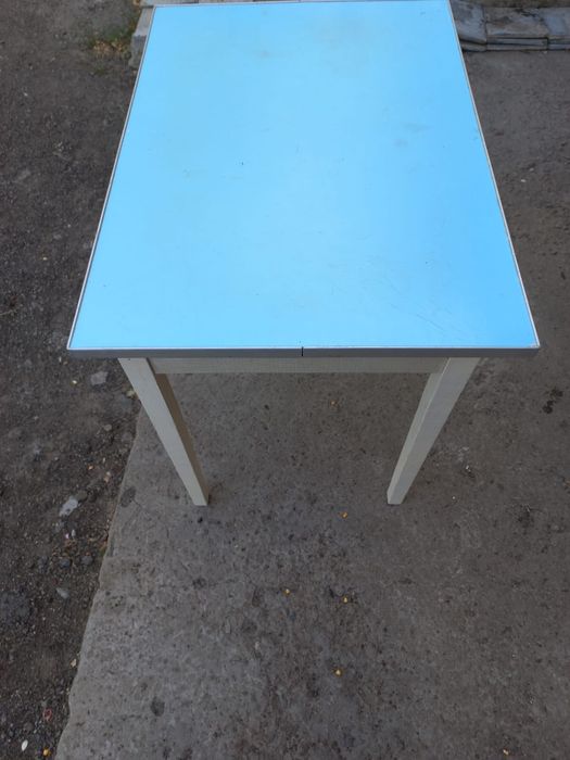 Стіл кухонний в хорошому стані