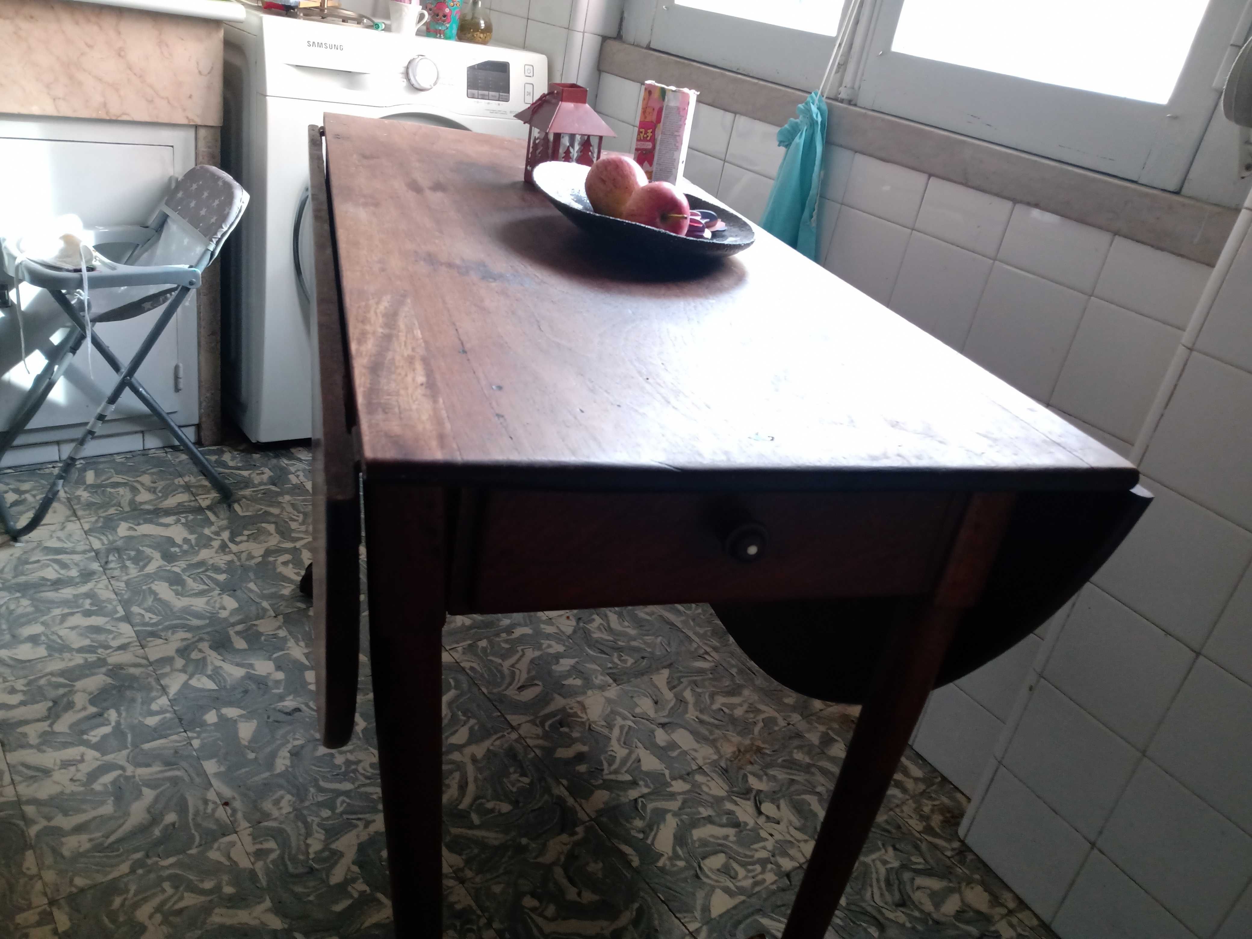 Mesa de abas estilo D. João V