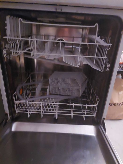 máquina de lavar louça em inox AEG