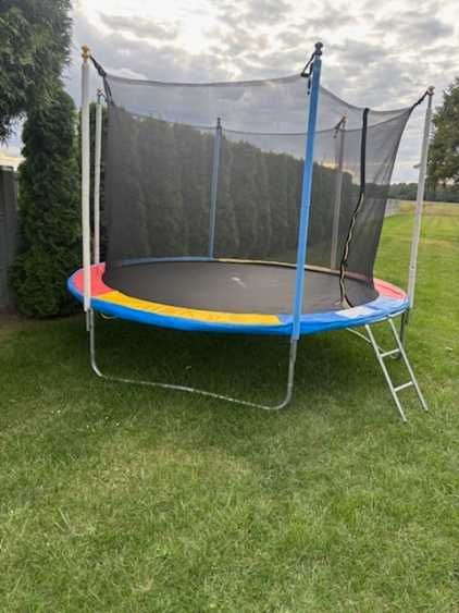 Trampolina ogrodowa dla dzieci