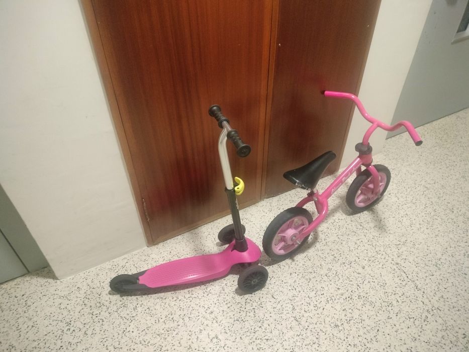 Trotinete e bicicleta sem pedais