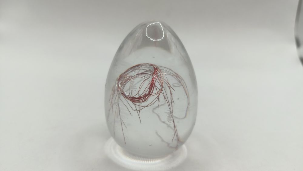 Szklane jajko przezroczyste