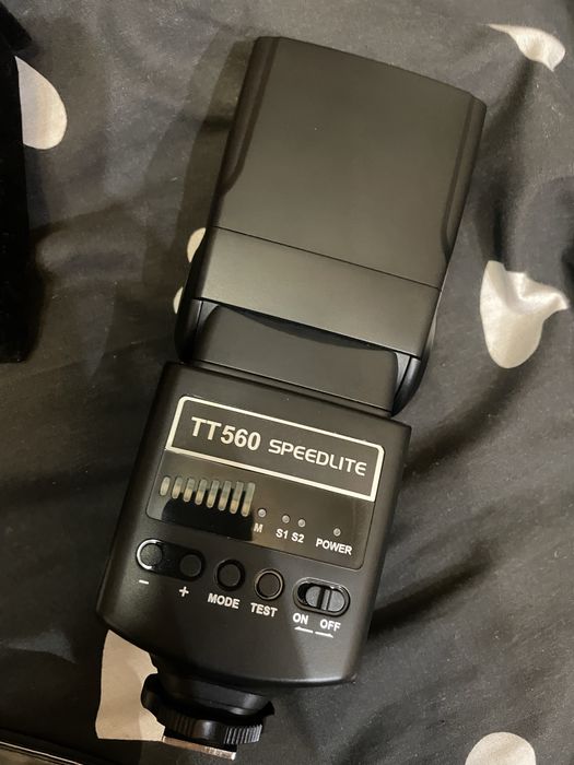 Продам два нових спалахів для Panasonic, Canon, Sony