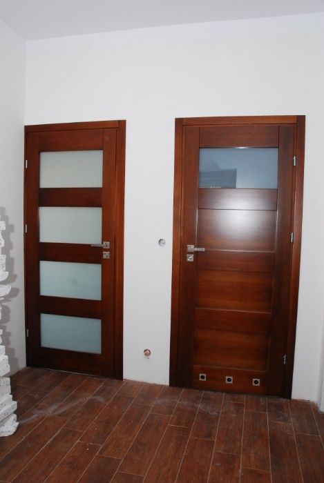 Drzwi wewnętrzne drewniane z montażem w4