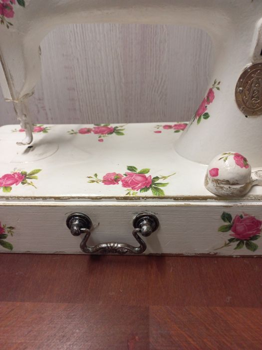 Maszyna do szycia decoupage