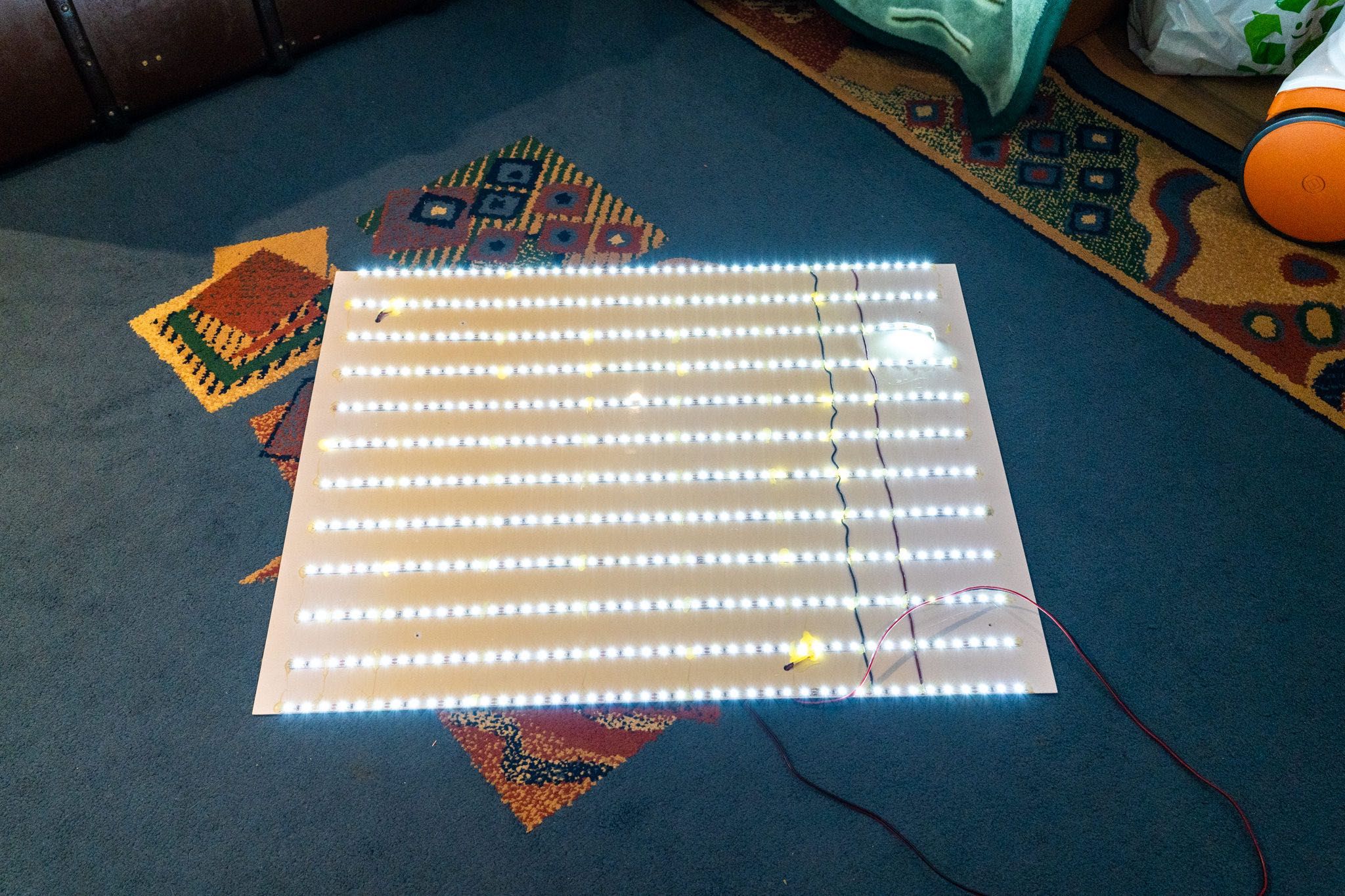 Dwa panele LED z zasilaczami