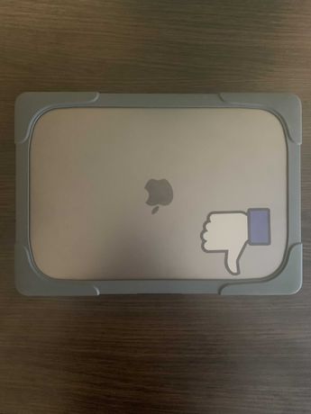 Накладка чехол пластик на apple MacBook pro 2020