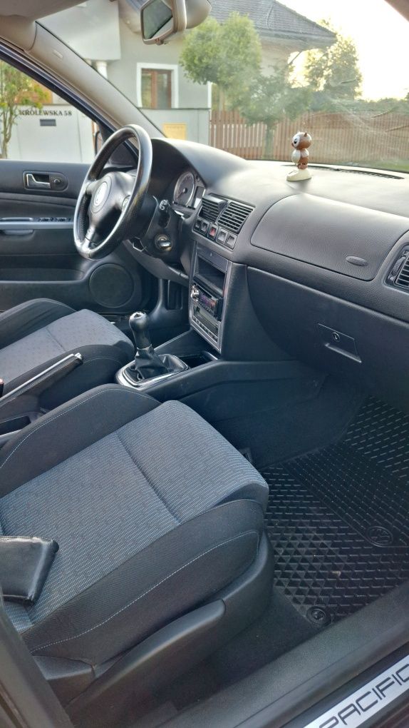 Volkswagen Golf 4 1,6 benzyna  wersja Pacific,climatronic, elektr.szyb