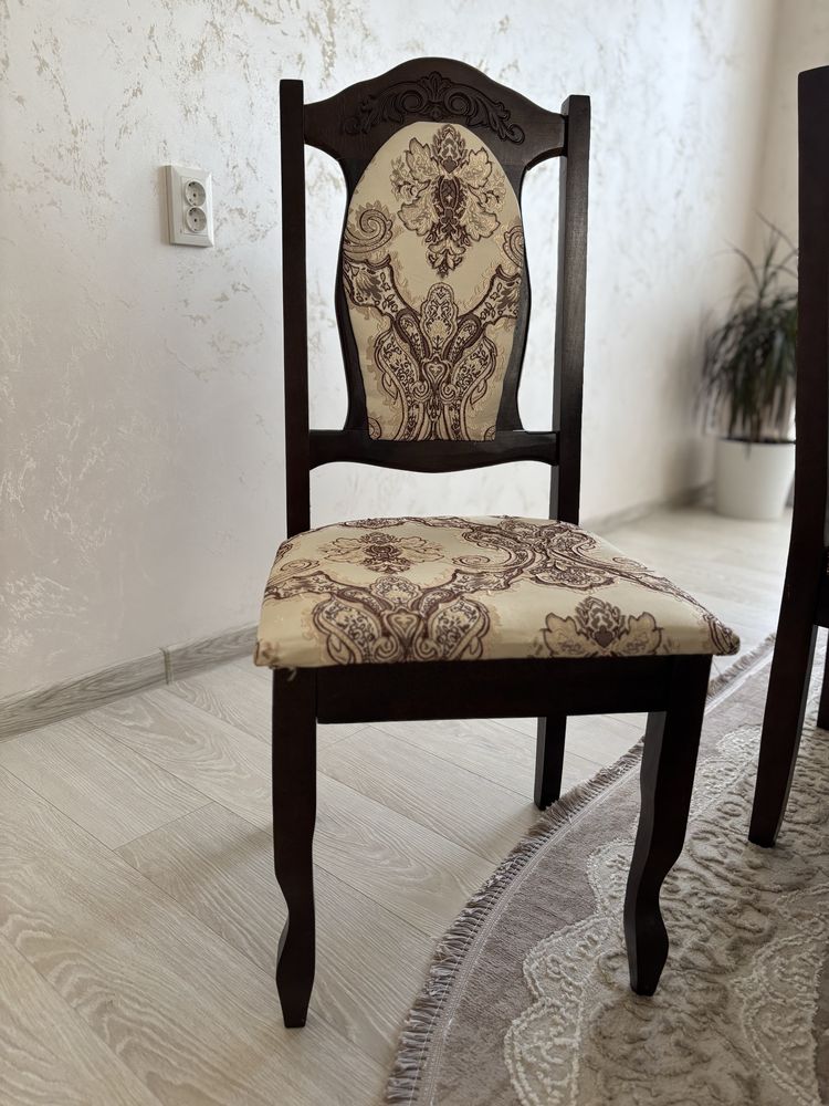 Продам стіл та 12 крісел