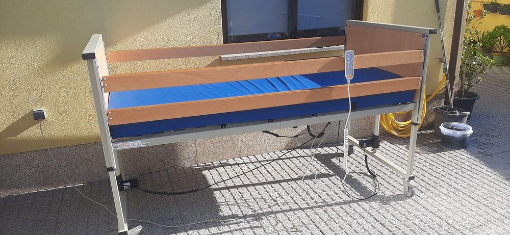 Cama articulada elétrica e elevatória hospitalar Orthus