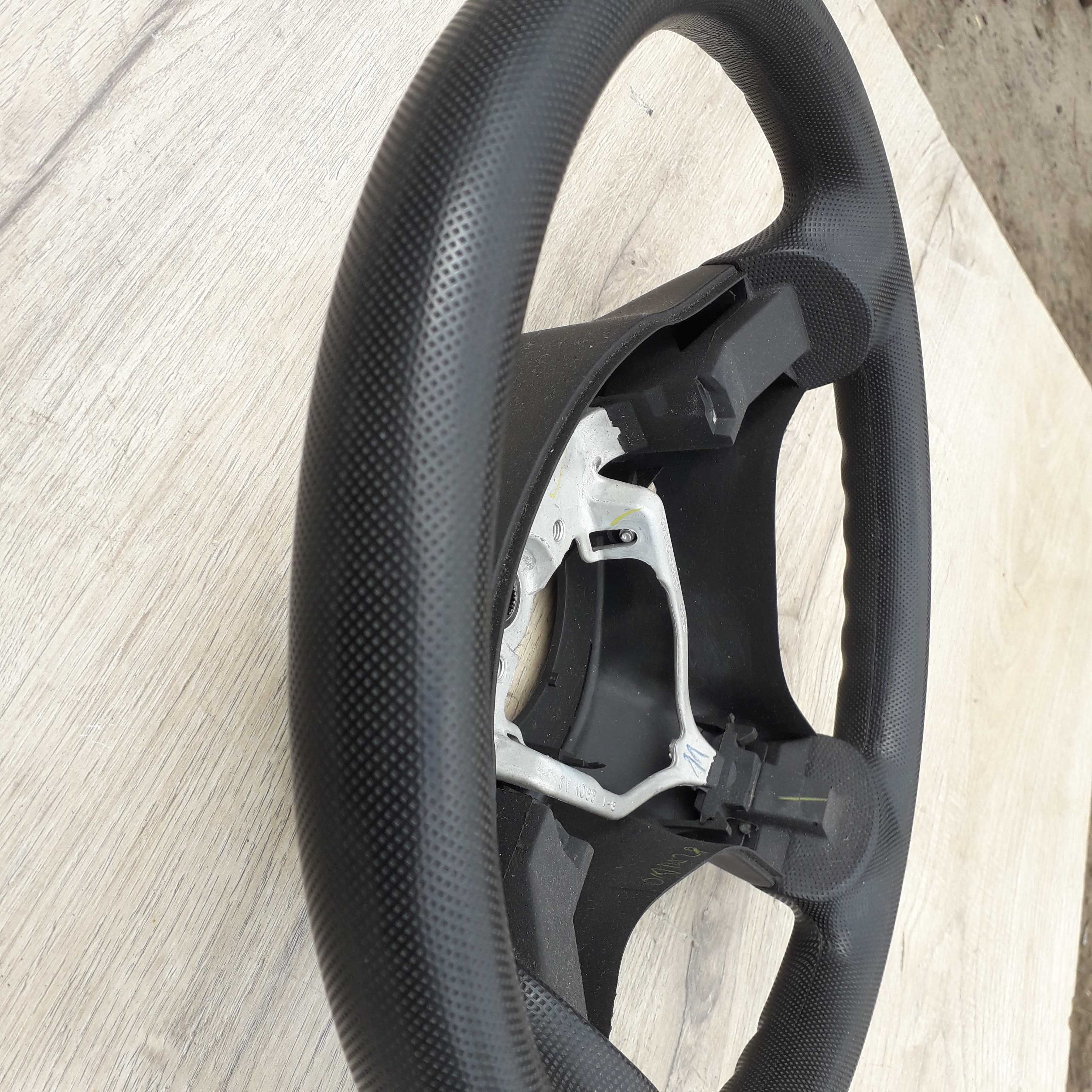 Kierownica Toyota Aygo I 06-14r jak nowa