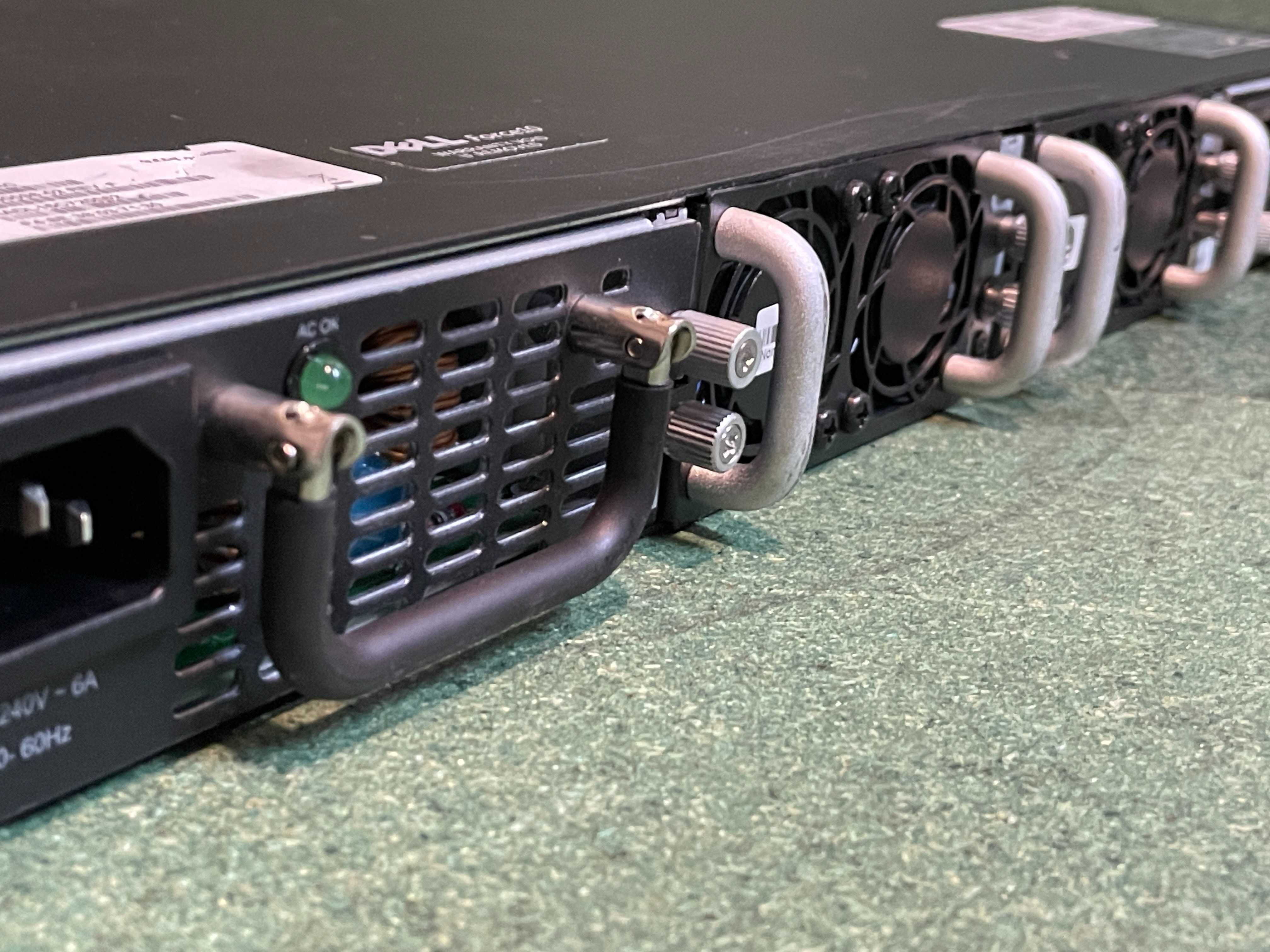Dell Force 10 S4810 -core switch z 48x SFP+ 10G i 4x QSFP 40G