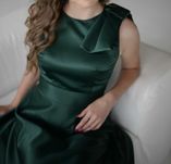 Смарагдова сукня