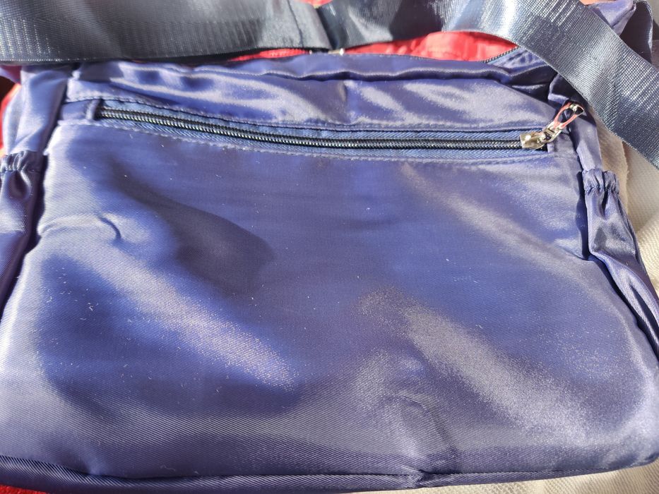 Нейлонова зручна сумка з великою кількість карманів