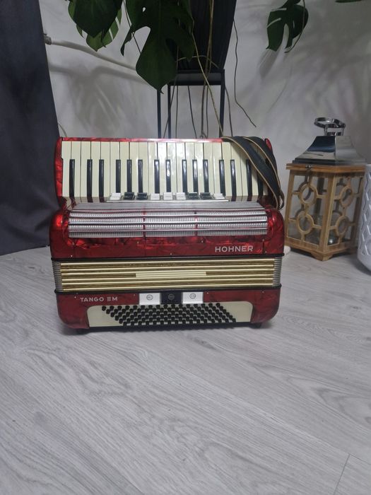 Hohner tango IIM