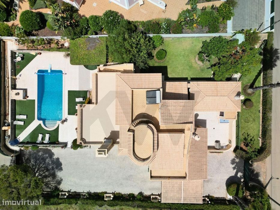 Moradia T4+1 com Piscina nos Salicos–Carvoeiro-RENTABILIDADE E QUALIDA