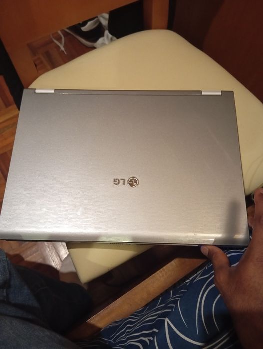 Portátil em bom funcionamento LG