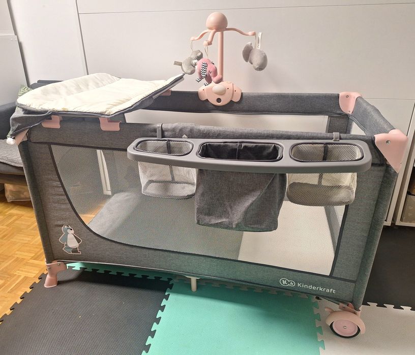 Łóżeczko turystyczne Kinderkraft joy karuzela przewijak