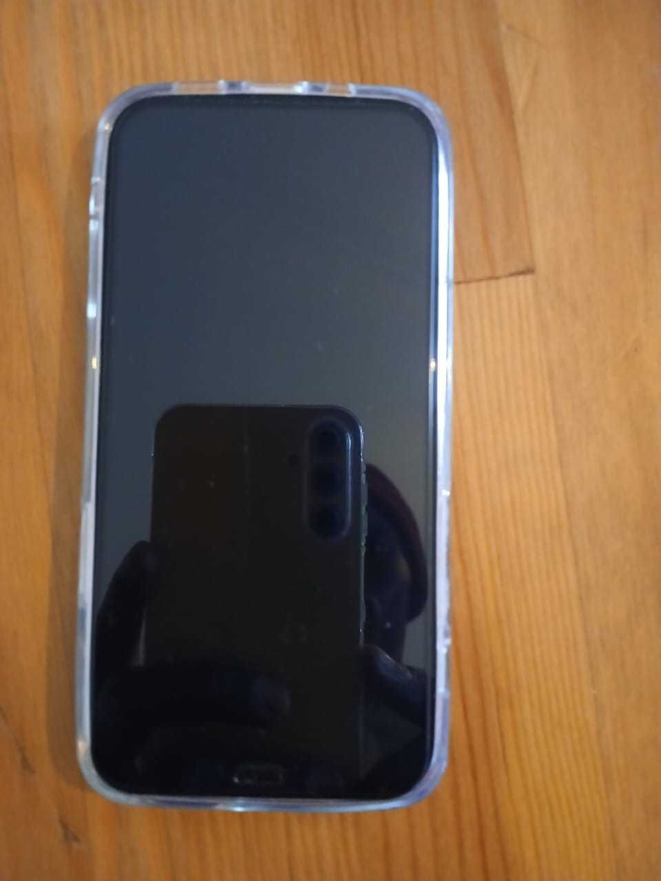 Iphone 12 mini em perfeitas  condições, sem marcas de uso.