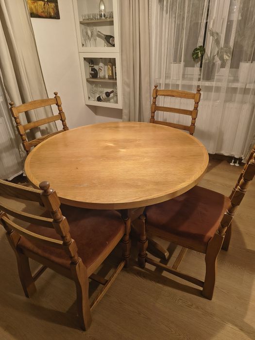 Komplet 4 krzeseł z litego drewna, obicie welurem, solidne