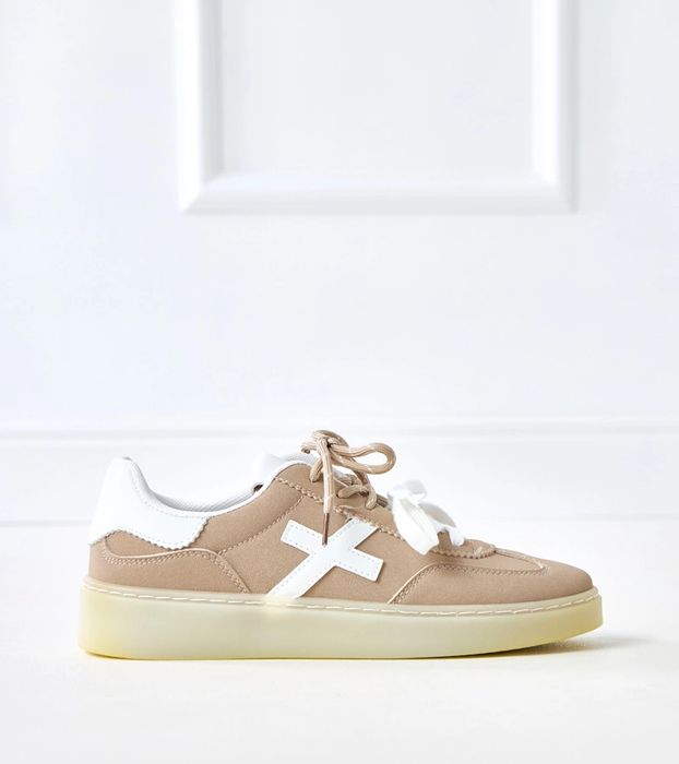 Brązowe sneakersy na platformie z białą wstawką Eriksen