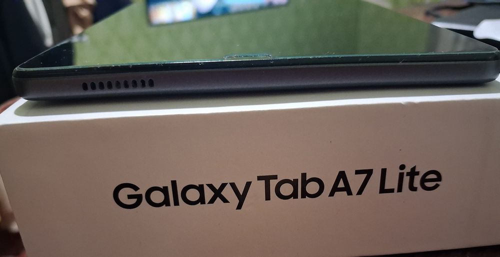 Планшет Samsung Galaxy Tab A7 Lite 
• Дисплей: 8.7" TFT (1340×800)