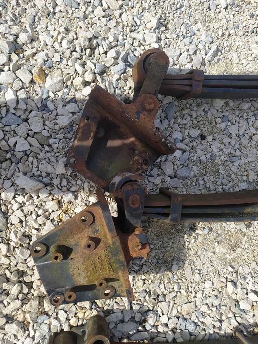 Jelcz 400 pióra resoru paraboliczne