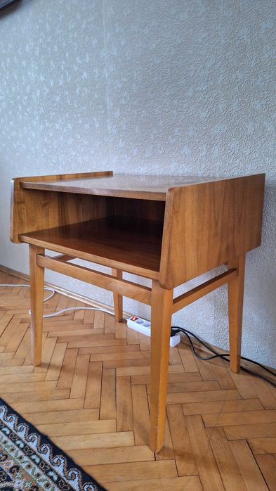 Solidny stolik RTVz zestawu Bilea