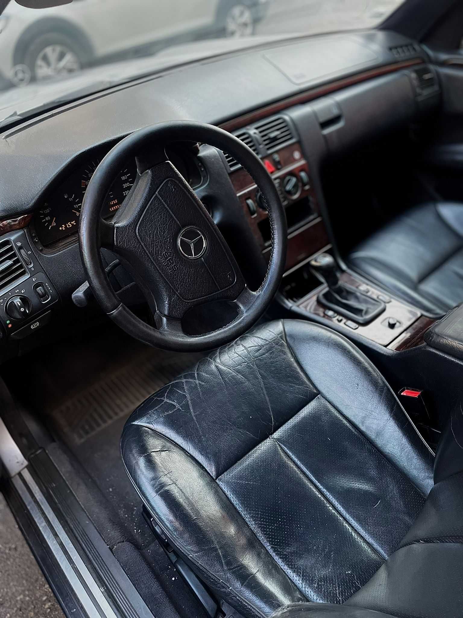 Mercedes E220D ótimo