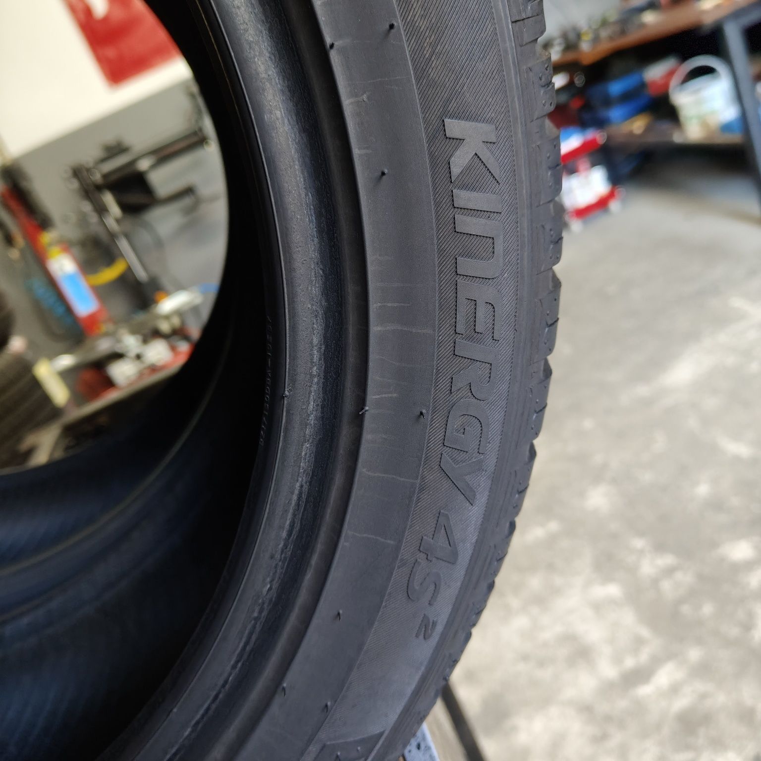 225/45/17 XL Sprzedam parę opon całorocznych Hankook