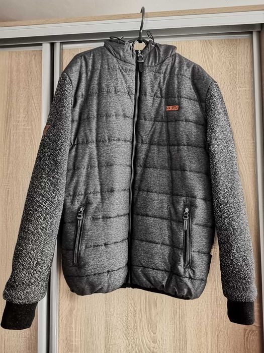 Продам весняну куртку. Розмір  XL