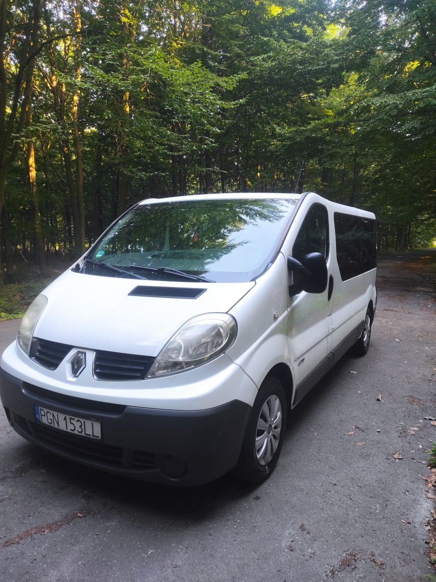 Renault Trafic 9 osobowy, wersja long L2H1