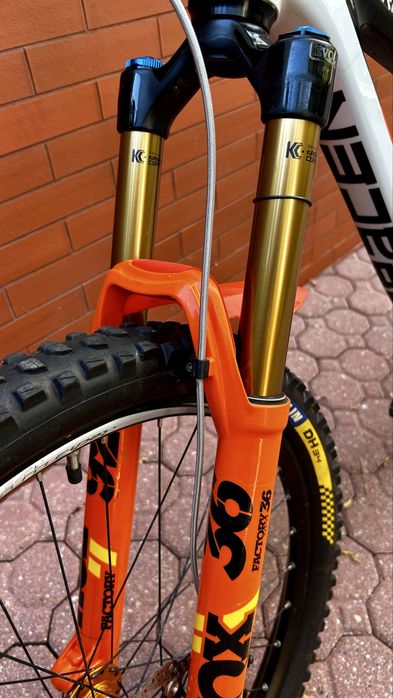 Saracen ariel LT enduro dh fuel fox burgtec hope dtswiss sram carbon