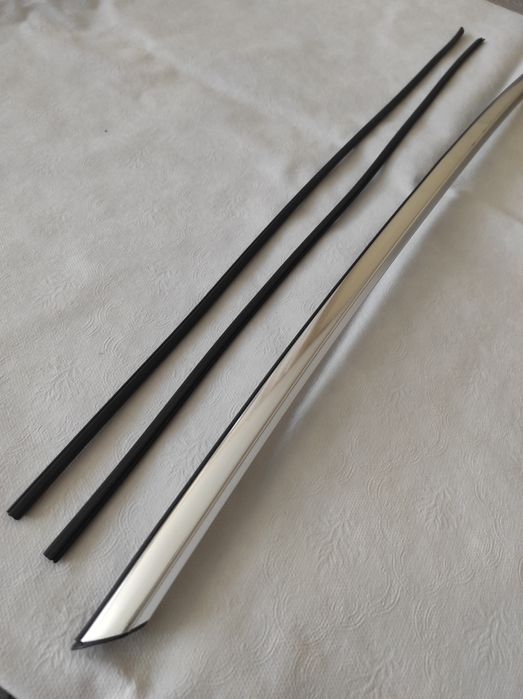 Уплотнитель БМВ е38,передний, новый, на хром модинг