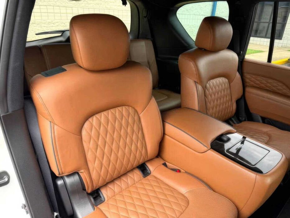 Infiniti QX80      2023