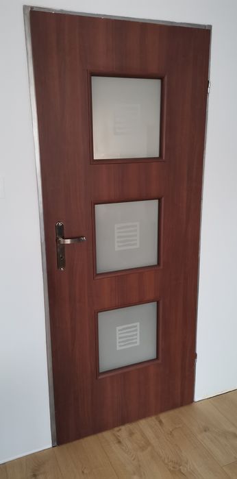 Drzwi wewnętrzne w komplecie z klamkamii