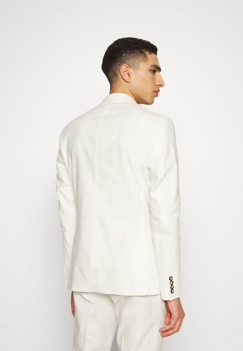 Garnitur biały z dodatkiem lnu Slim fit Isaac Dewhirst 42