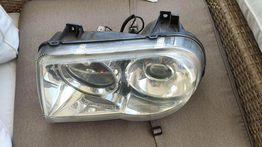 farol esquerdo bi-xenon Chrysler 300c completo