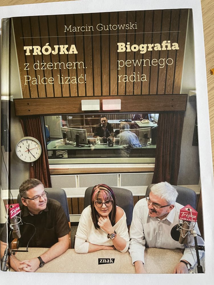 Książka Marcin Gutowski „Trójka z dżemem, palce lizać”.