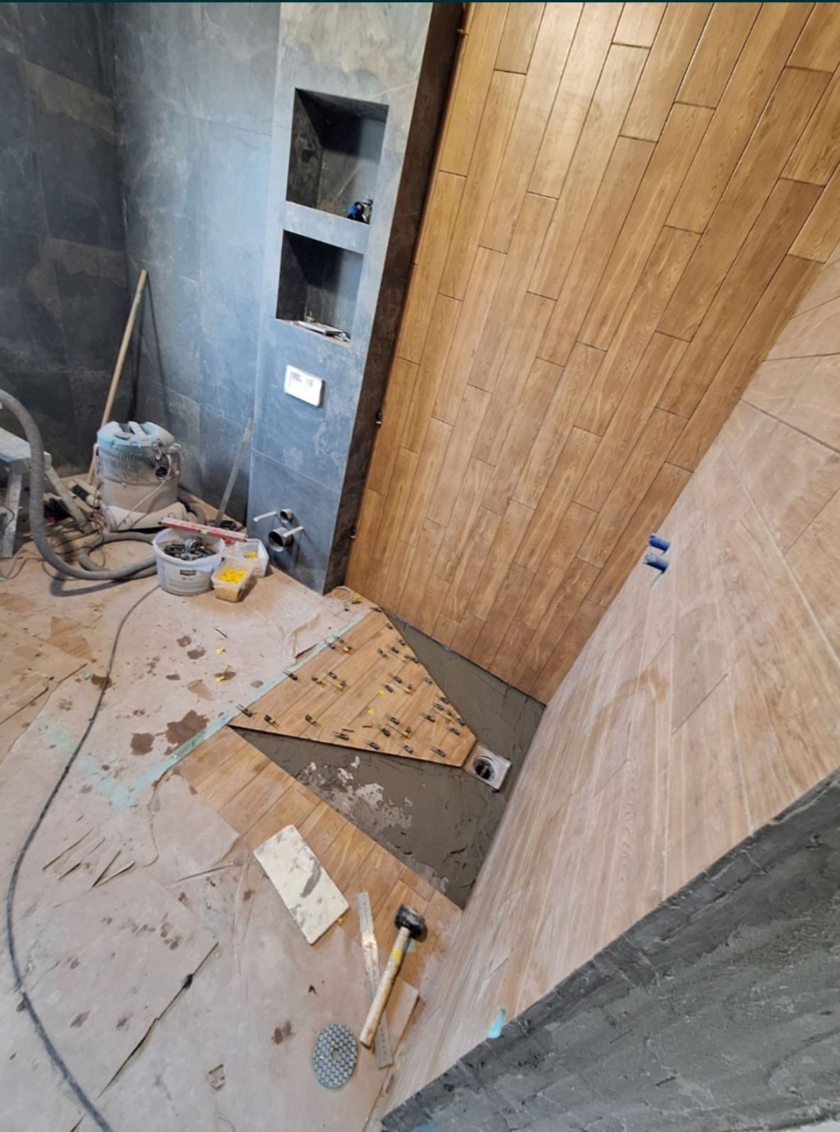 Укладка плитки,плиточные работы,ремонт под ключ гипсркартон,электрика,