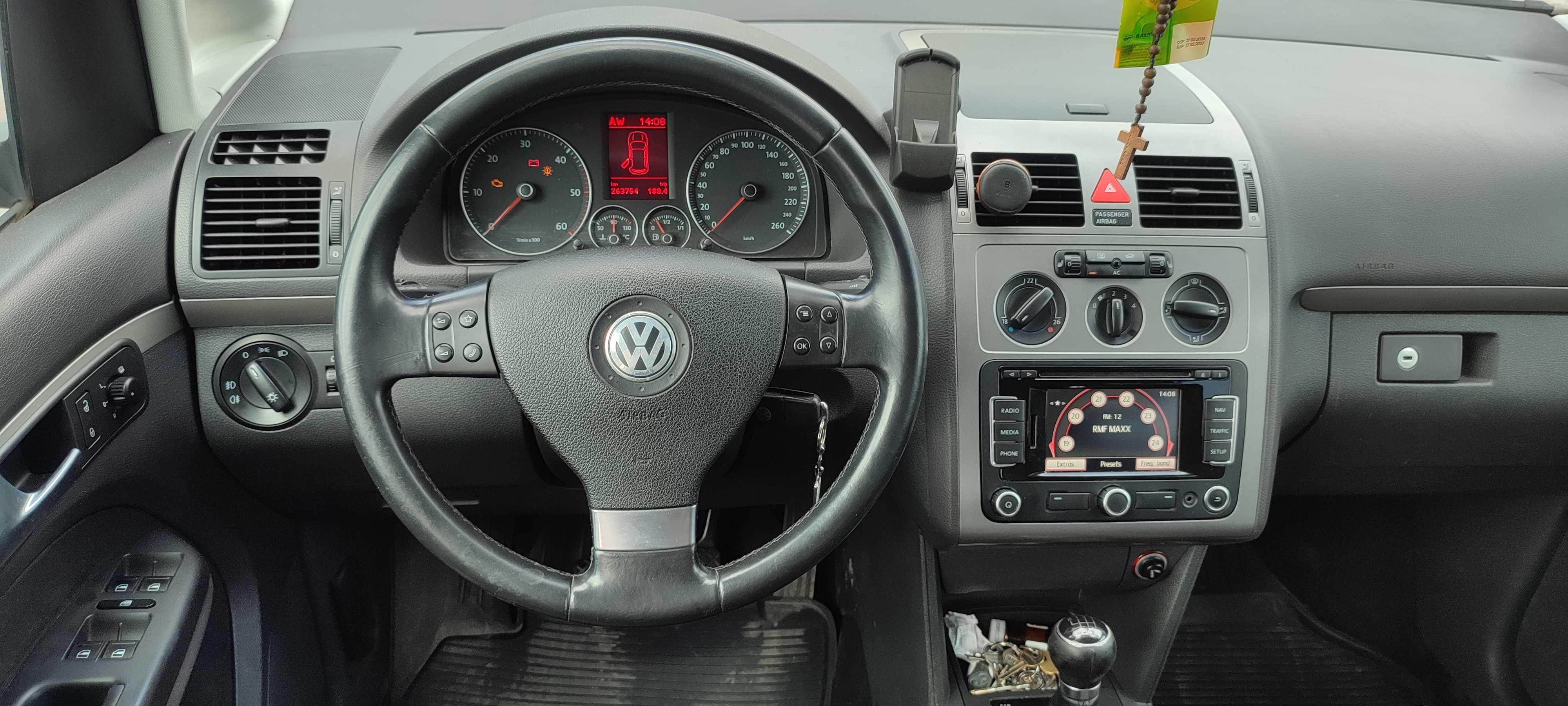 vw TOURAN 2.0 TDI rok 2010 zarejestr ubezpieczony
